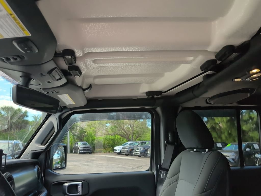 Used 2022 Jeep Gladiator Sport image 10
