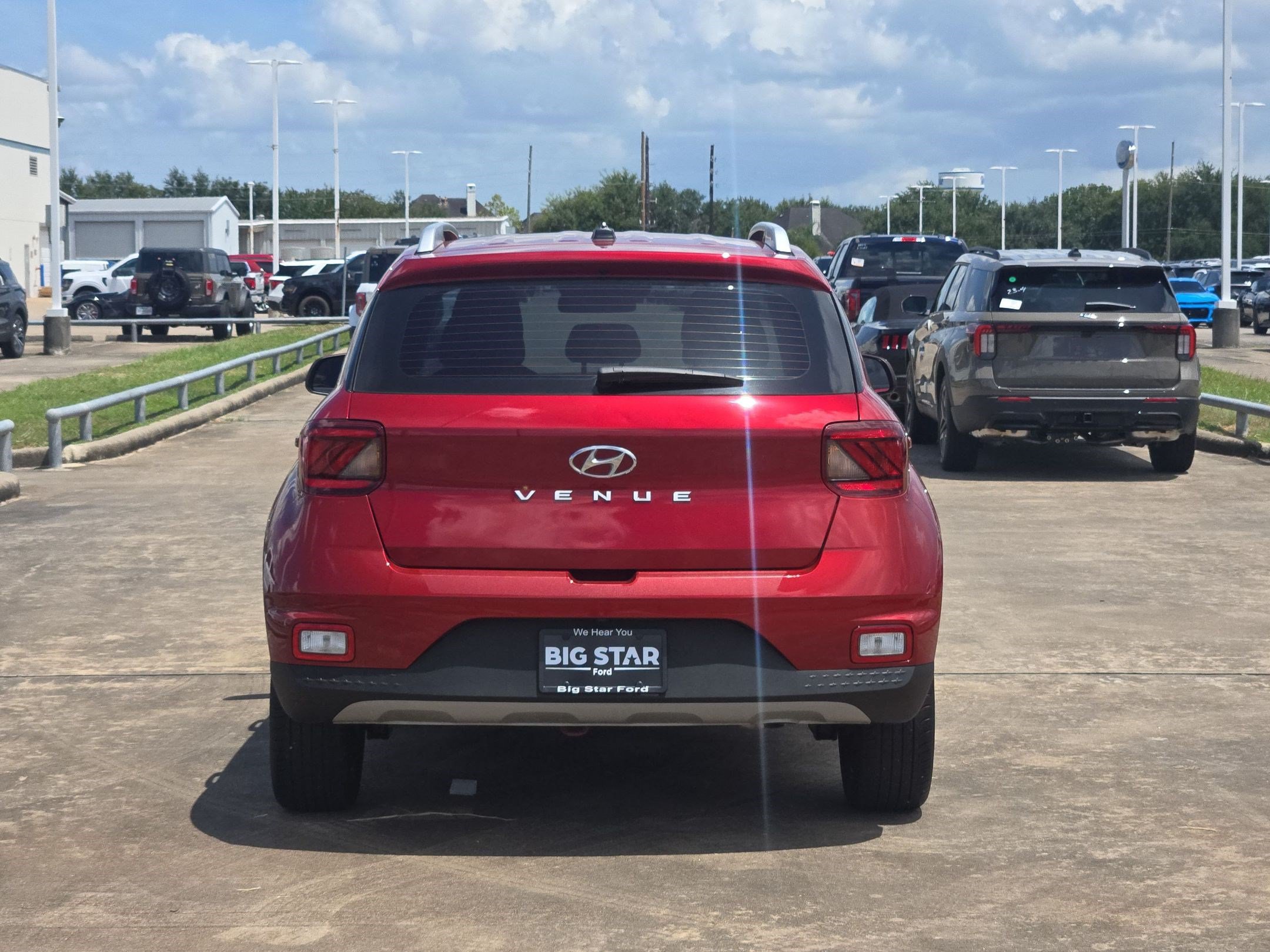 Used 2026 Hyundai Venue SEL FWD image 6