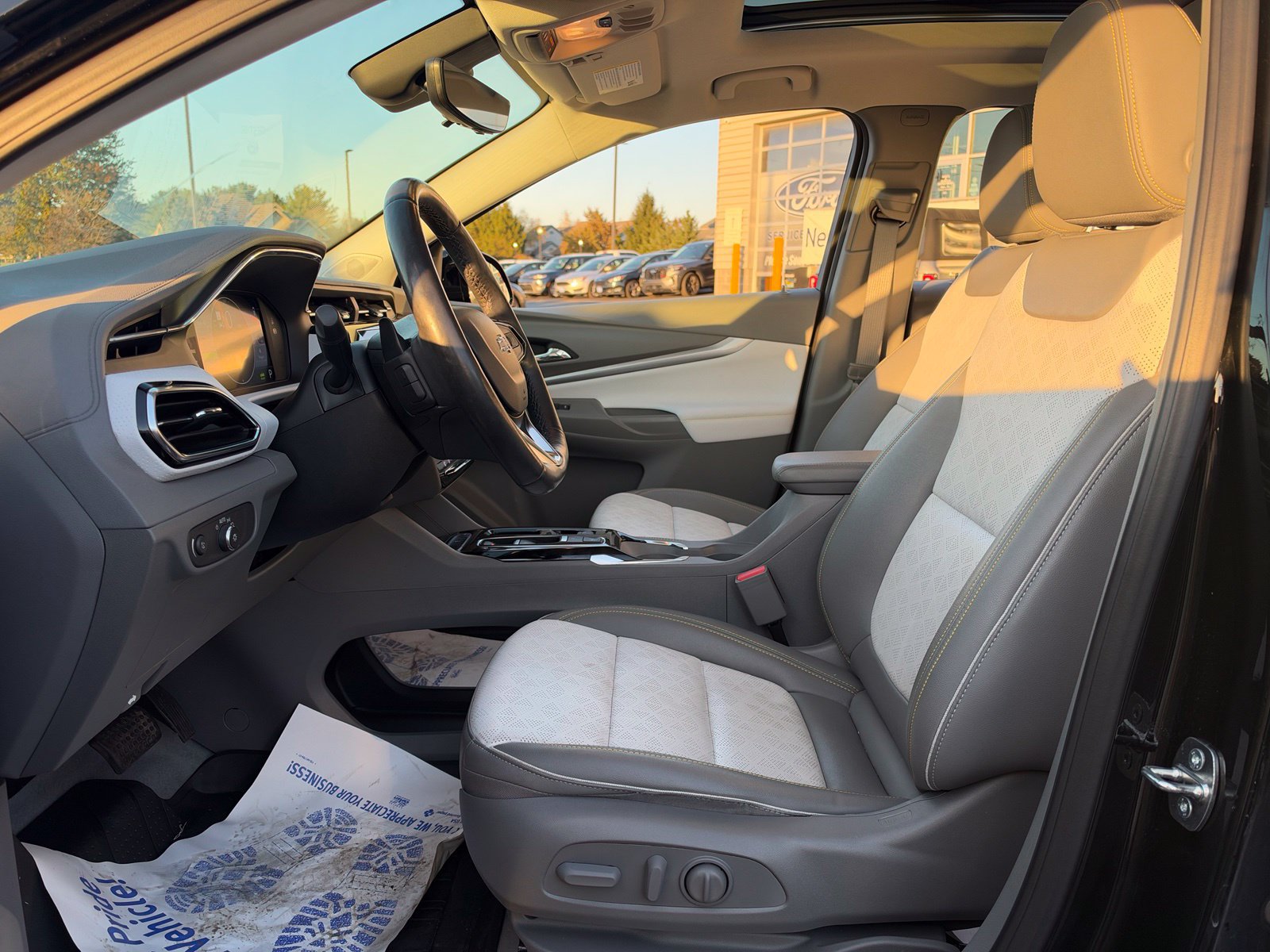 Used 2023 Chevrolet Bolt EUV Premier w/ Sun & Sound Package FWD image 15