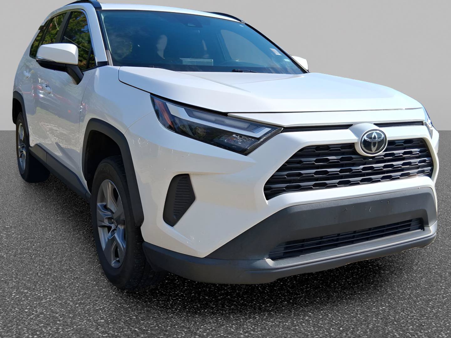 Used 2022 Toyota RAV4 XLE AWD/4WD image 3