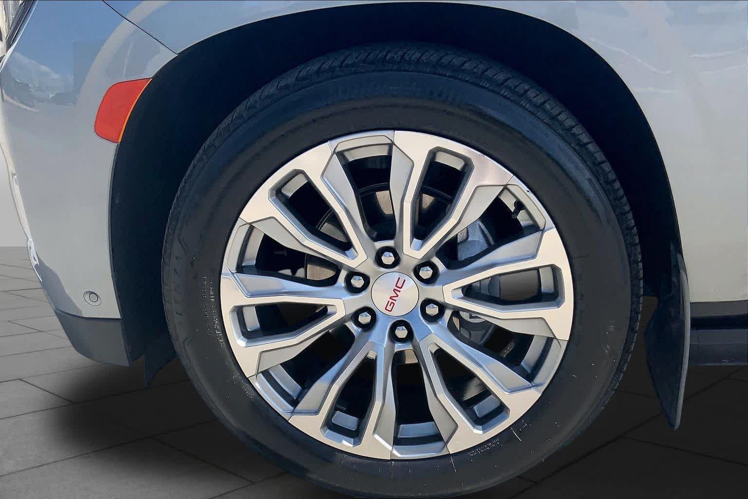 Used 2023 GMC Yukon Denali w/ Denali Reserve Package AWD/4WD image 11
