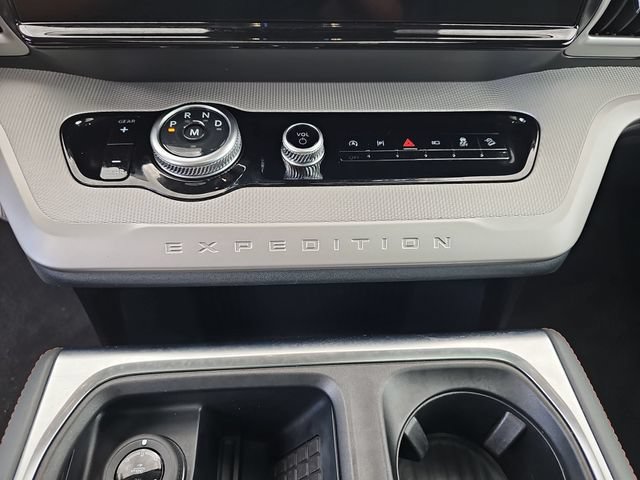 Certified 2025 Ford Expedition Active AWD/4WD image 31