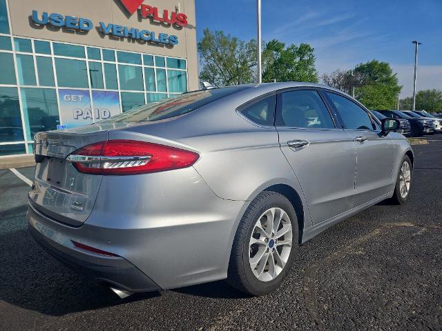Certified 2020 Ford Fusion SE image 4
