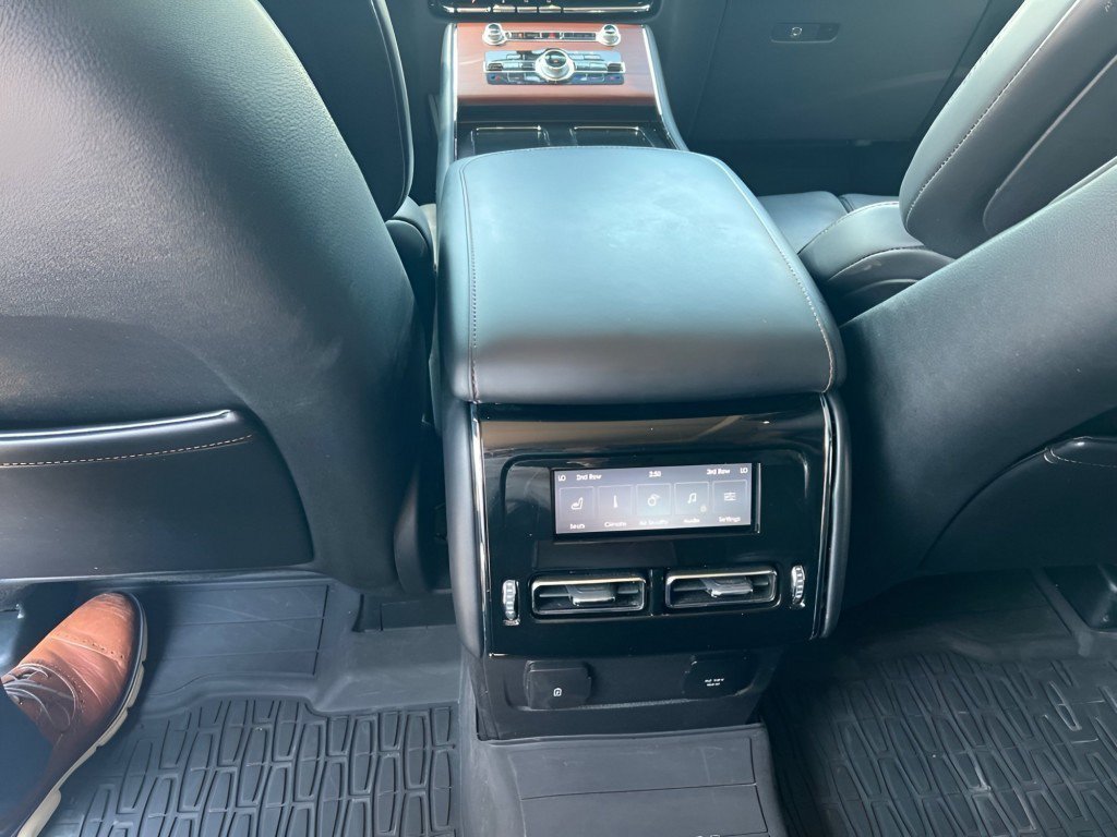 Certified 2020 Ford Explorer Platinum w/ Premium Technology Package AWD/4WD image 12