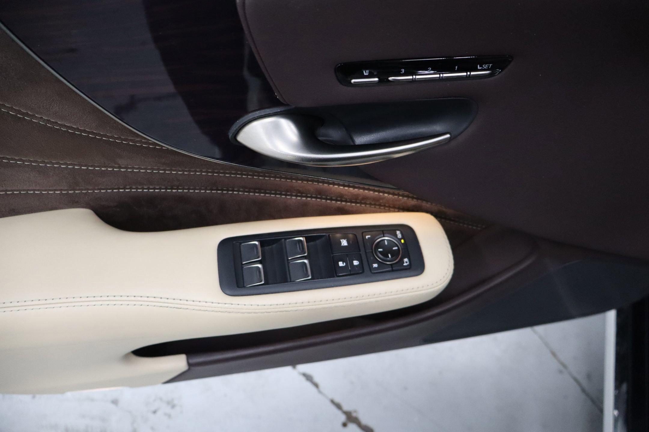 Used 2020 Lexus LS 500 w/ Interior Upgrade Package RWD image 12