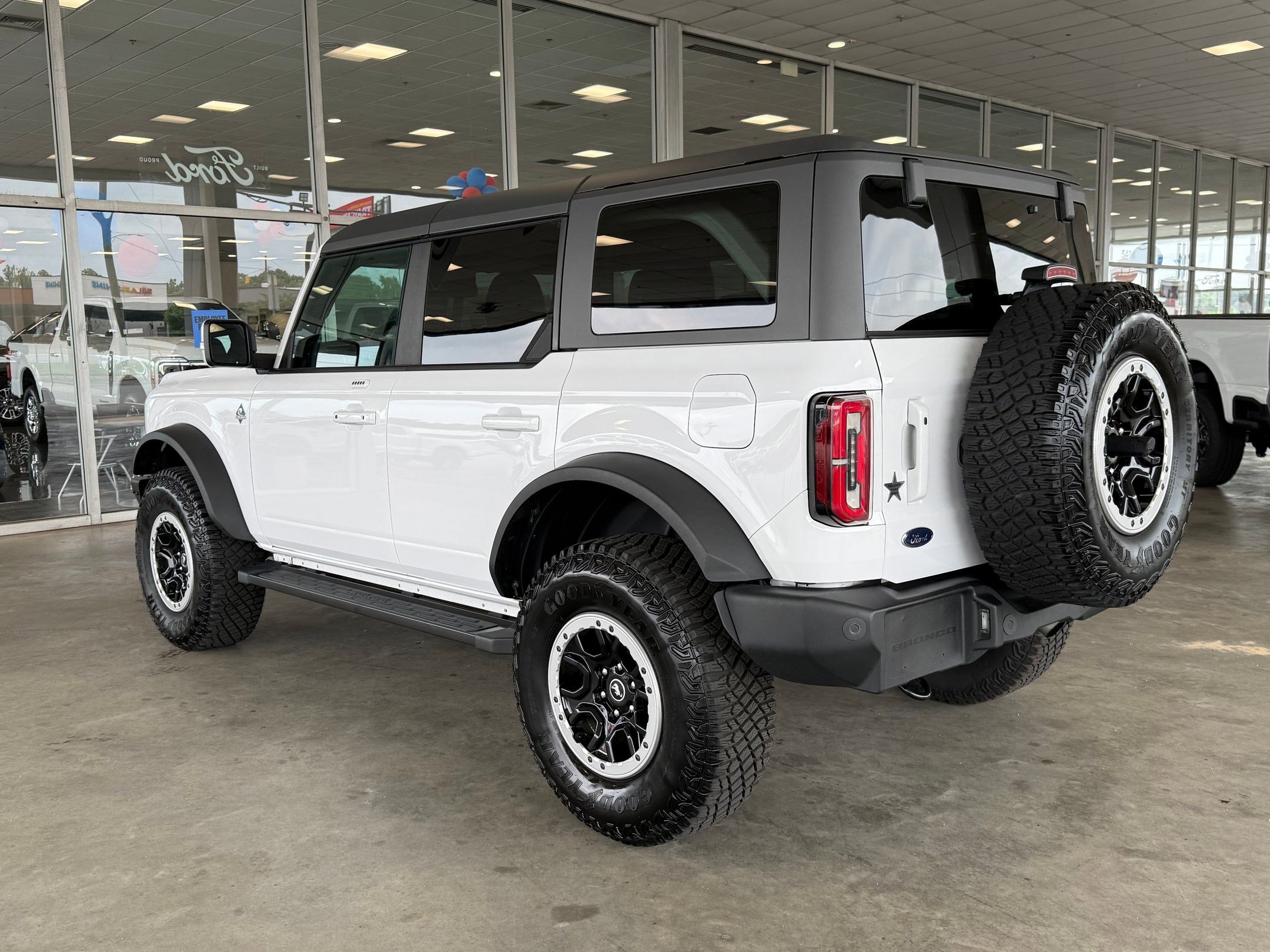 Certified 2023 Ford Bronco Outer Banks w/ Sasquatch Package AWD/4WD image 3