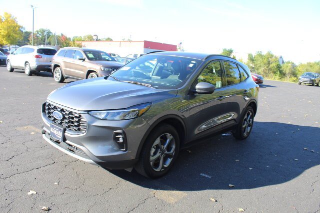 Certified 2025 Ford Escape ST-Line Select AWD/4WD image 8