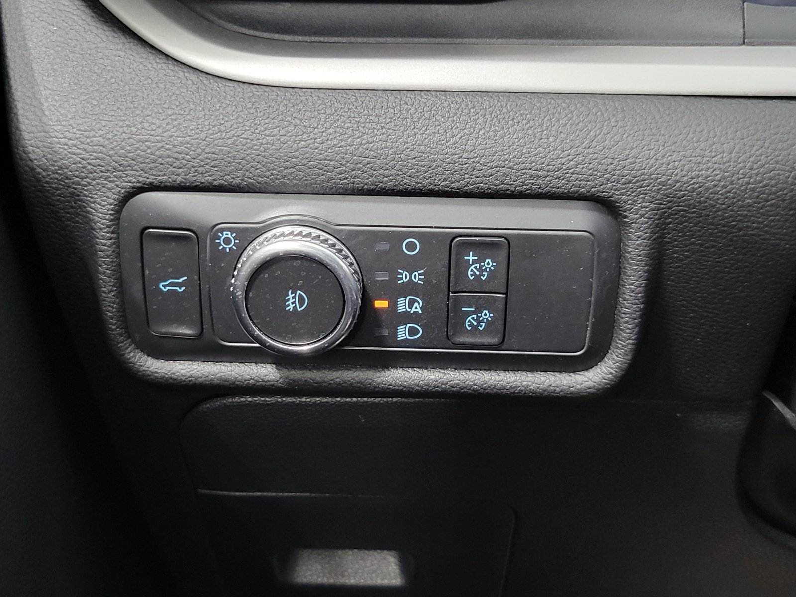 Certified 2022 Ford Explorer XLT w/ Equipment Group 202A AWD/4WD image 14