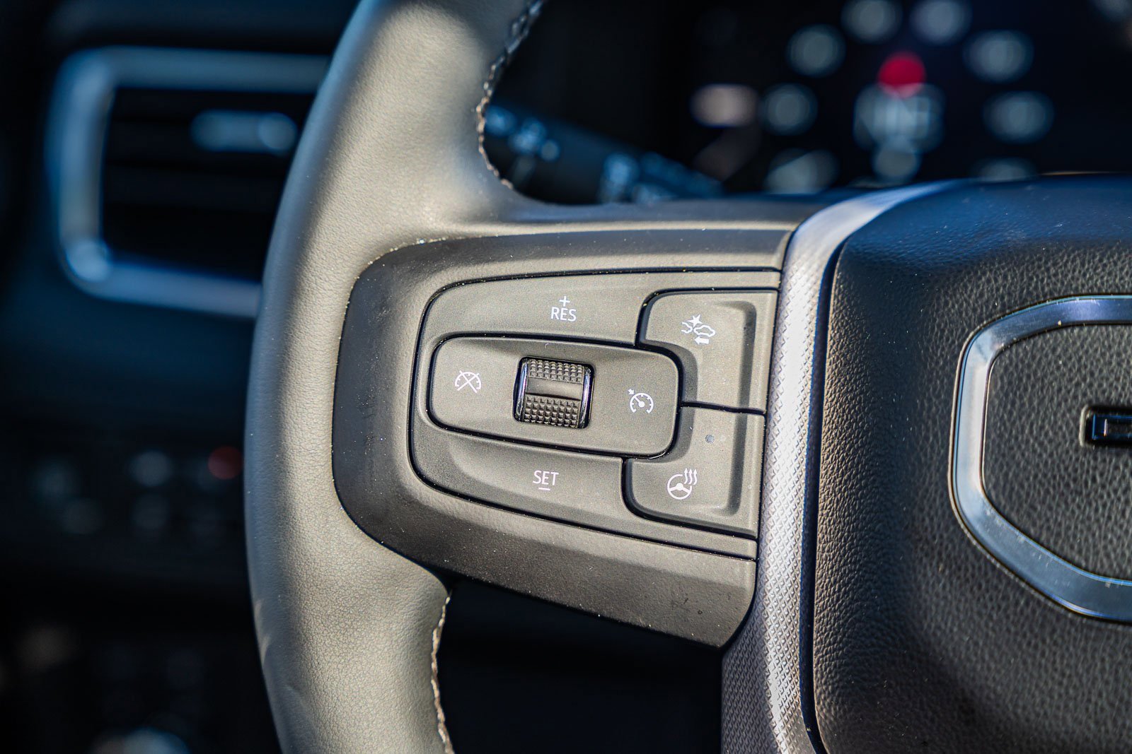 Used 2023 GMC Yukon Denali image 31