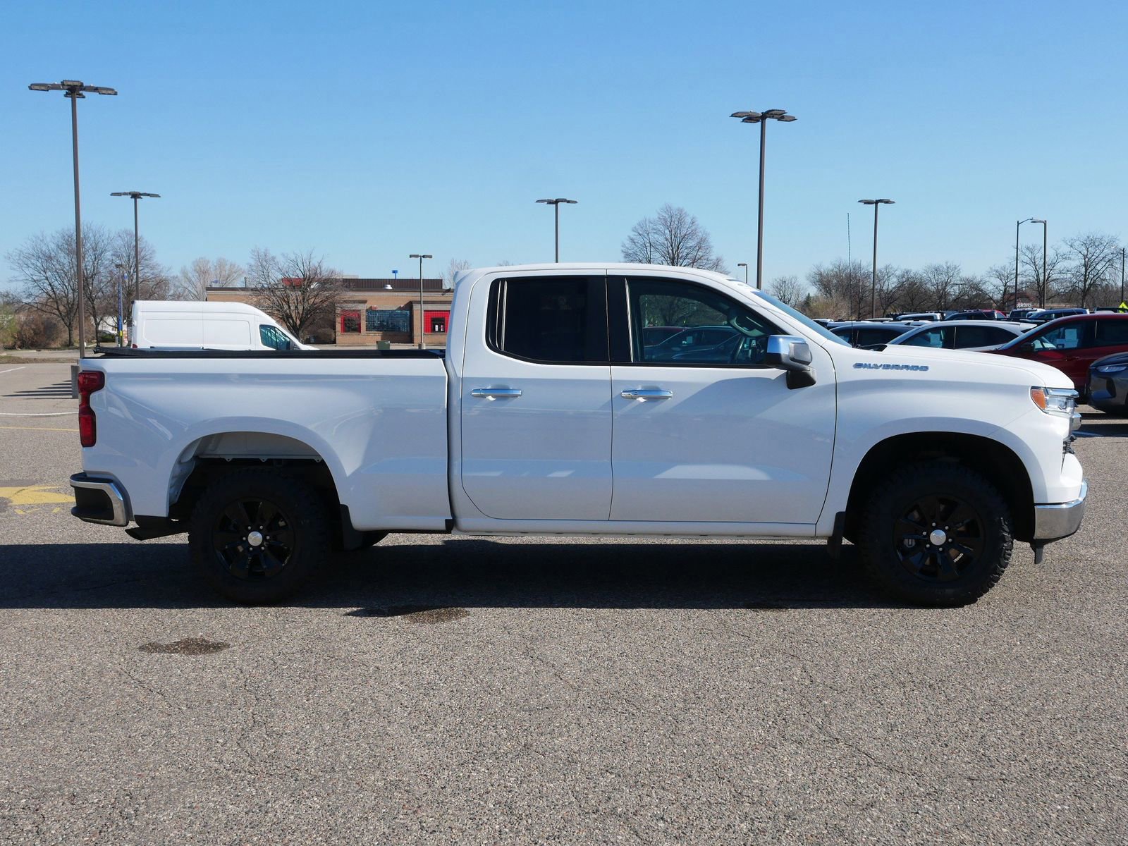 Used 2023 Chevrolet Silverado 1500 LT image 2