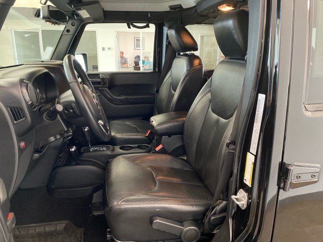 Used 2017 Jeep Wrangler Unlimited Sahara AWD/4WD image 11