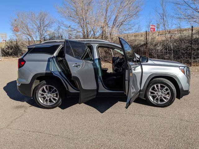 Used 2024 GMC Terrain SLT image 8