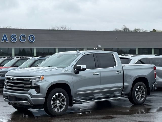 Used 2025 Chevrolet Silverado 1500 High Country AWD/4WD image 32