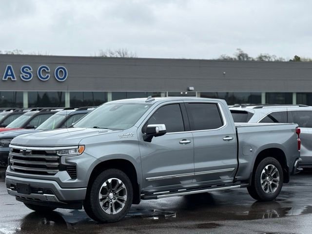 Used 2025 Chevrolet Silverado 1500 High Country AWD/4WD image 32