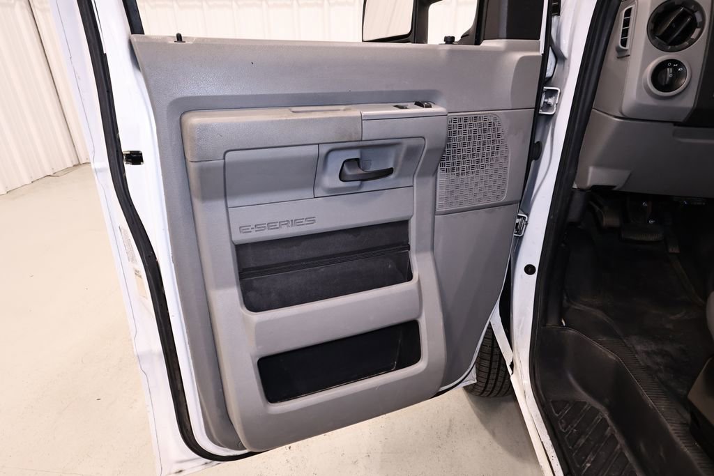 Certified 2019 Ford E-450 and Econoline 450 Super Duty w/ Power Windows & Locks Group RWD image 15