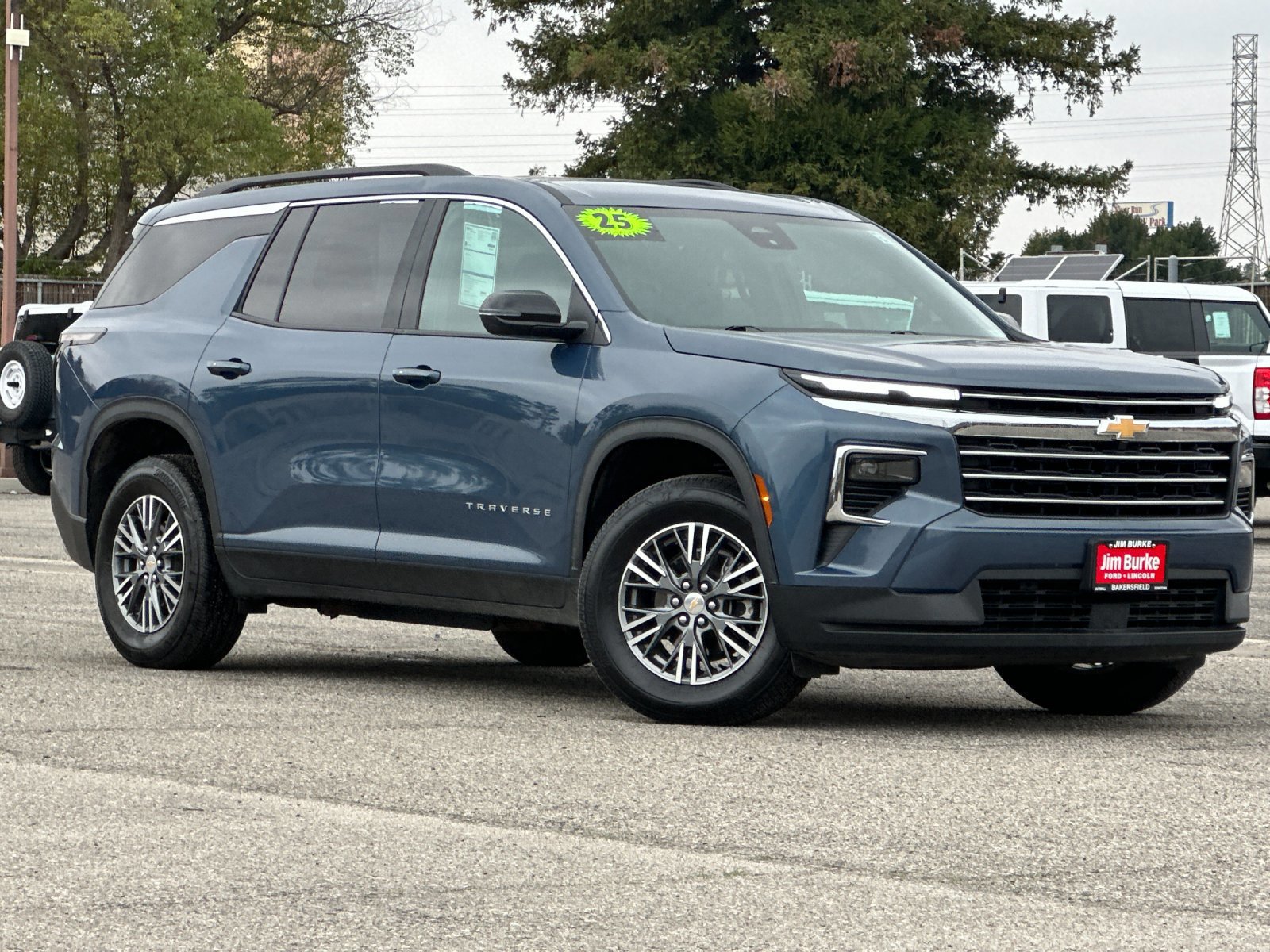 Used 2025 Chevrolet Traverse LT image 8