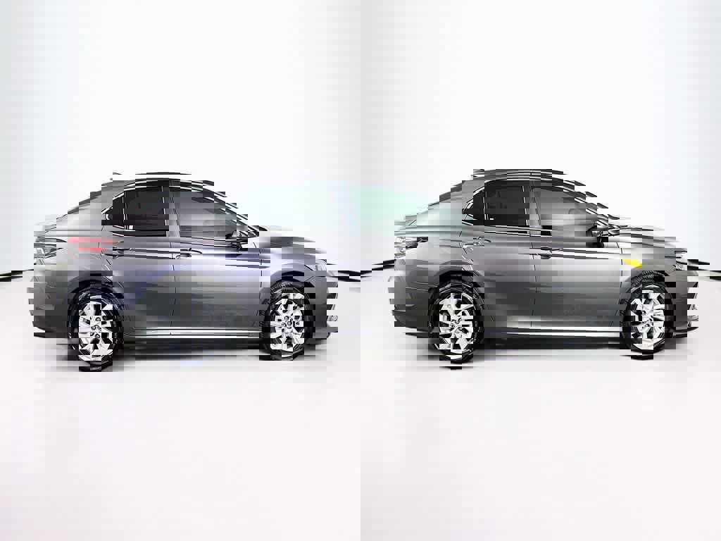 Used 2022 Toyota Camry LE image 25