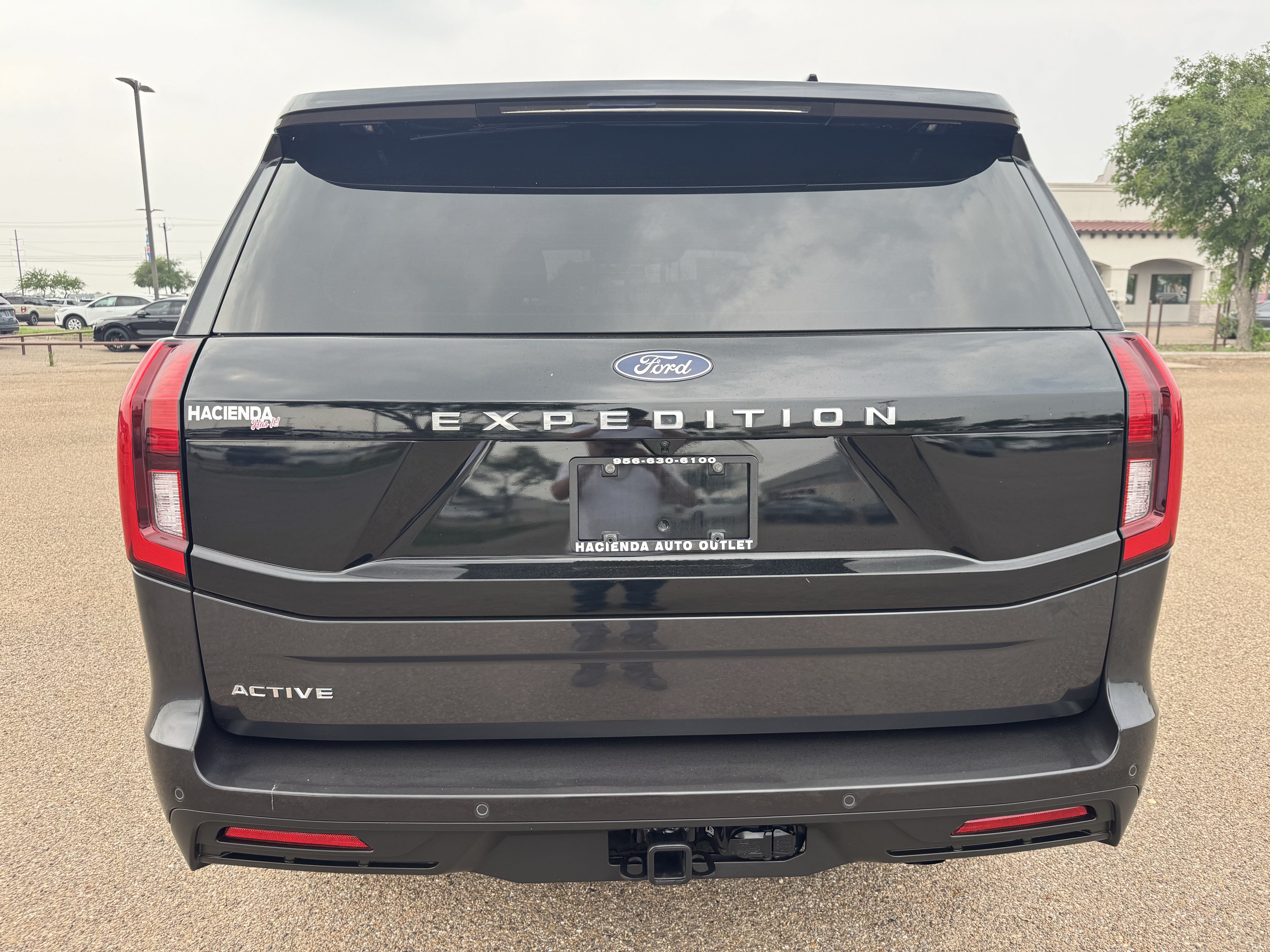 Certified 2025 Ford Expedition Active RWD image 3