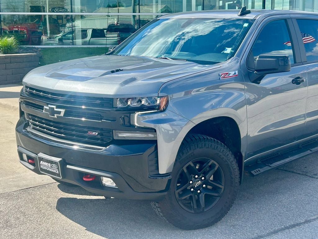 Used 2022 Chevrolet Silverado 1500 LT Trail Boss w/ LPO, Dark Essentials Package AWD/4WD image 2