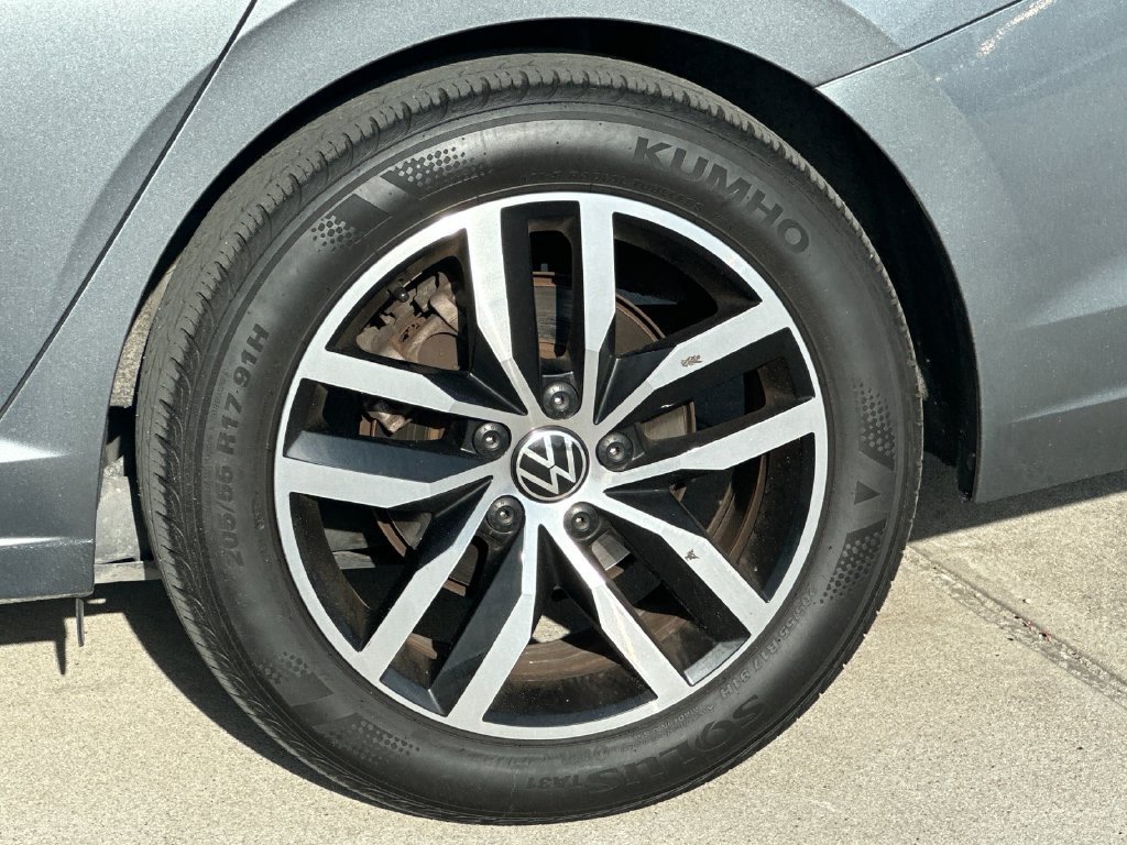 Used 2025 Volkswagen Jetta SE FWD image 25