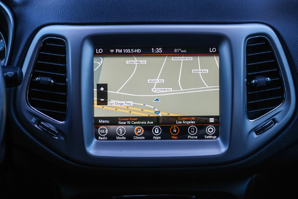 Used 2019 Jeep Compass Latitude w/ Popular Equipment Group FWD image 17