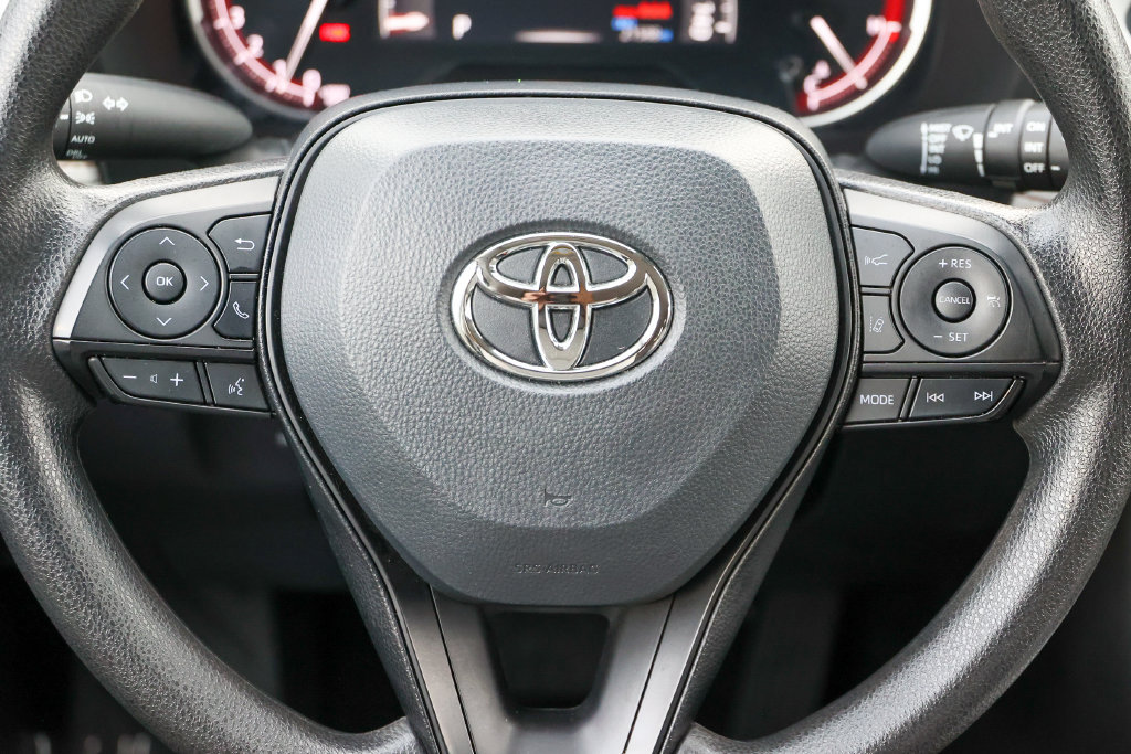 Used 2025 Toyota RAV4 XLE AWD/4WD image 8