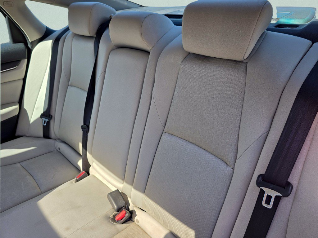 Used 2018 Honda Accord EX image 29