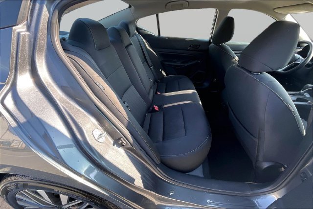 Used 2025 Nissan Altima 2.5 SV FWD image 29