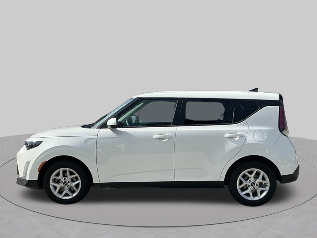 Used 2025 Kia Soul LX w/ LX Technology Package FWD image 4