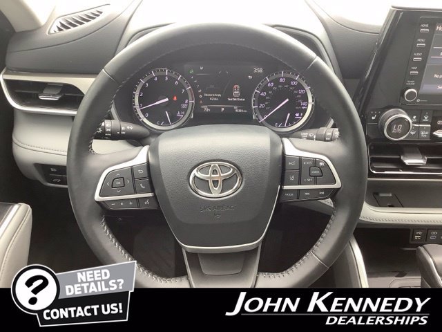 Used 2022 Toyota Highlander XLE AWD/4WD image 14