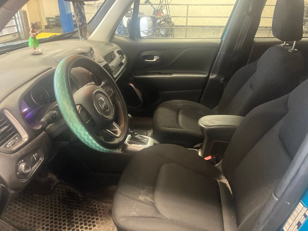 Used 2022 Jeep Renegade Sport w/ Sport Appearance Group AWD/4WD image 4