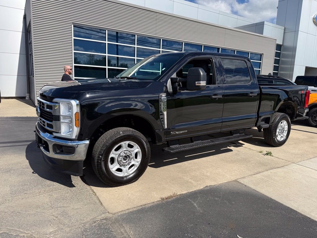 Certified 2025 Ford F250 XLT AWD/4WD image 3