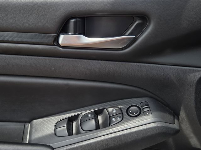 Used 2025 Nissan Altima 2.5 SV FWD image 16