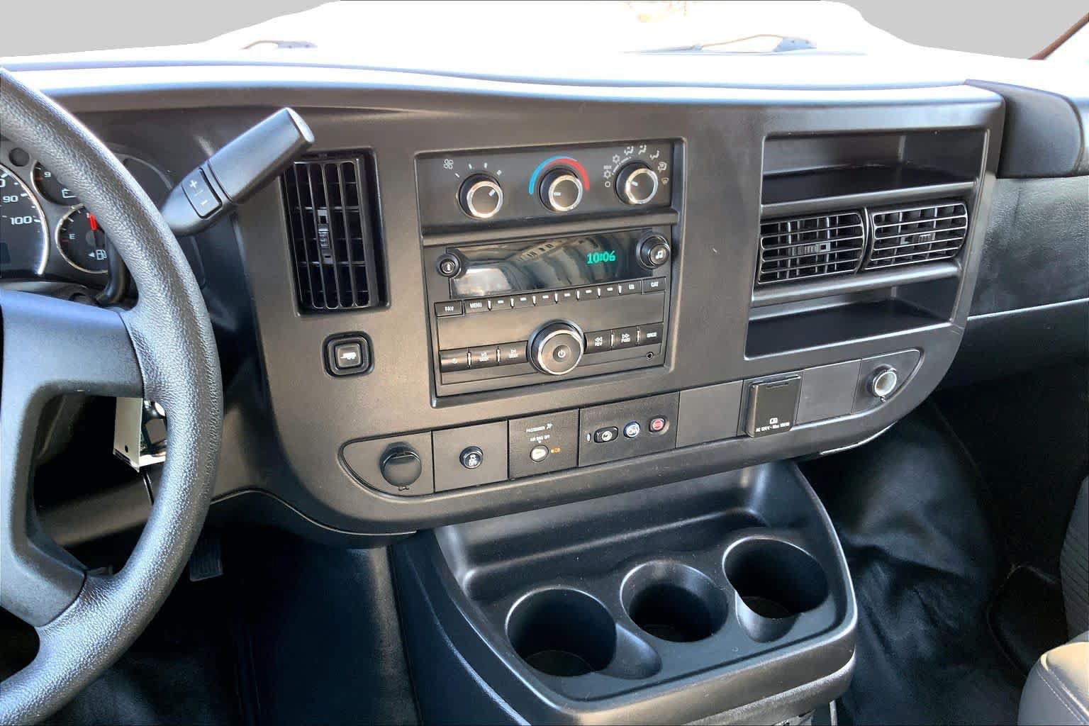 Used 2019 Chevrolet Express 2500 Extended RWD image 7