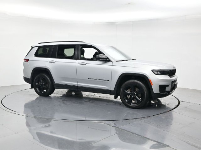 Used 2023 Jeep Grand Cherokee L Altitude AWD/4WD image 3