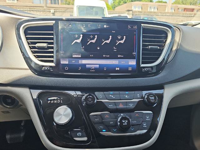 Used 2024 Chrysler Pacifica Touring-L FWD image 20