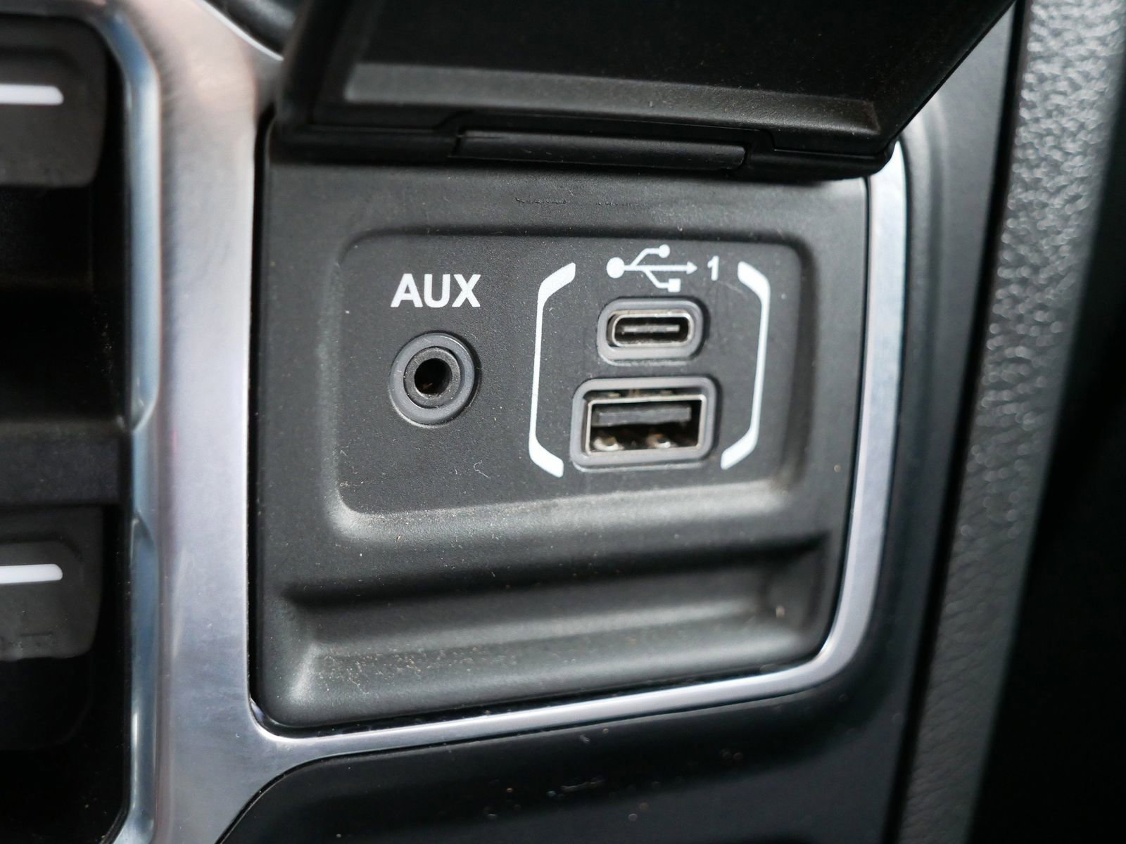 Used 2022 Jeep Wrangler Unlimited Rubicon w/ Cold Weather Group AWD/4WD image 33