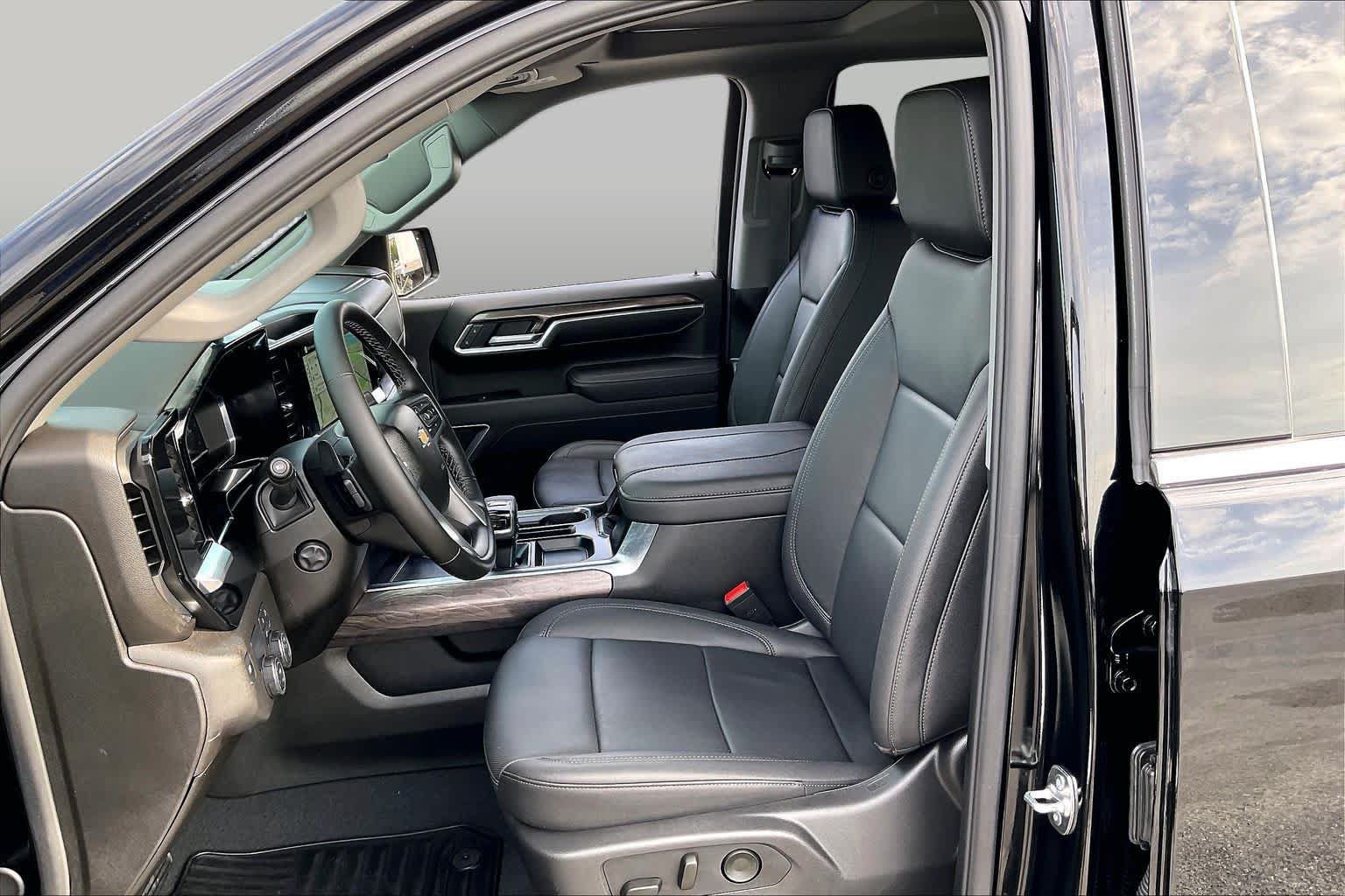 Used 2025 Chevrolet Silverado 1500 LTZ w/ LTZ Premium Texas Edition RWD image 8