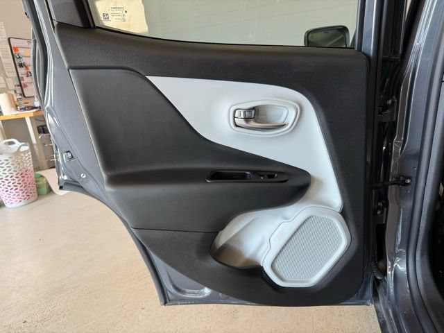 Used 2022 Jeep Renegade Limited AWD/4WD image 11