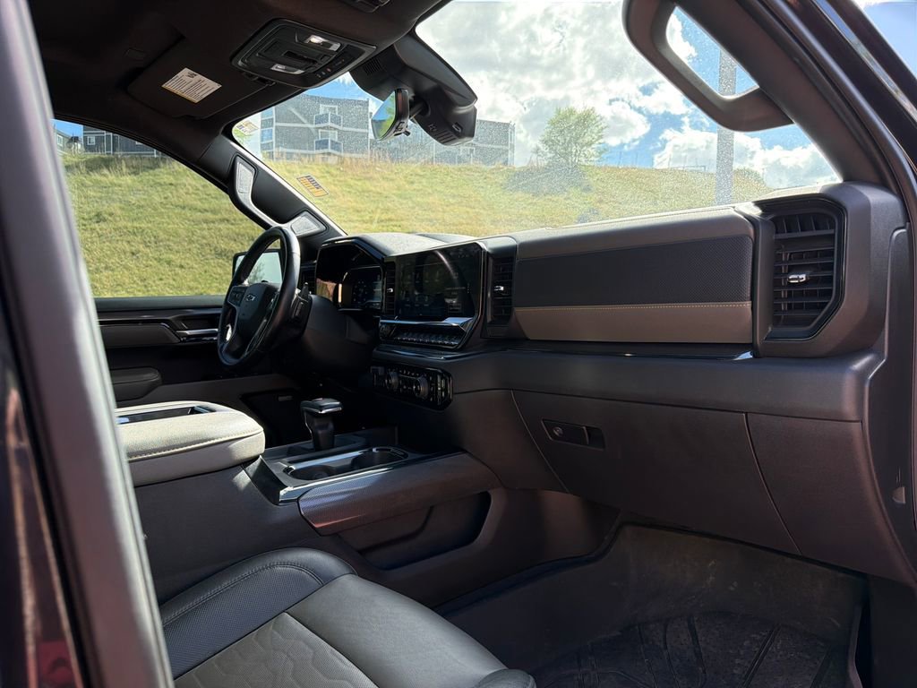 Used 2022 Chevrolet Silverado 1500 ZR2 w/ Technology Package image 32