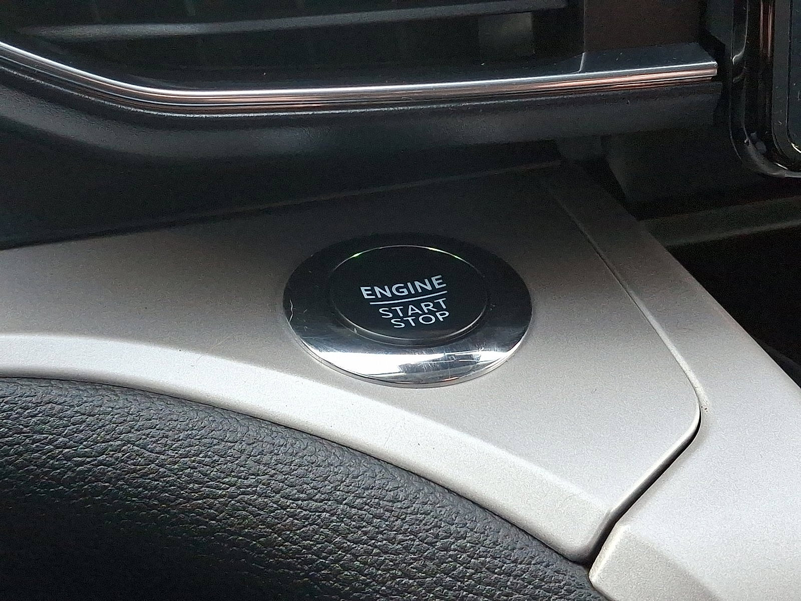 Certified 2024 Ford Explorer XLT w/ Equipment Group 202A image 32