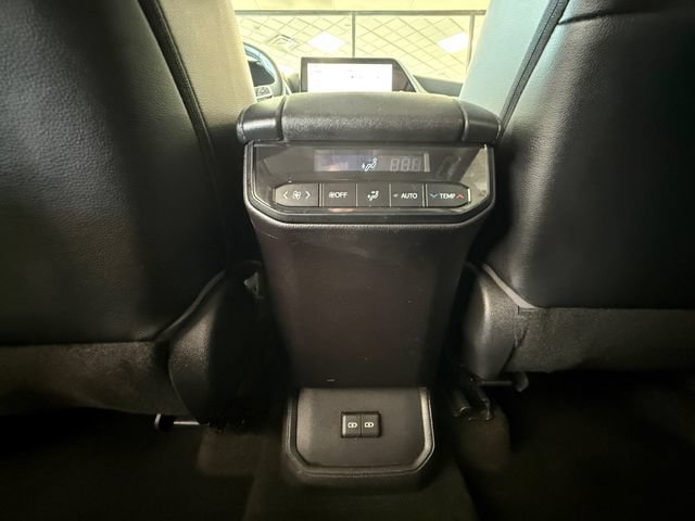 Used 2023 Toyota Highlander XLE AWD/4WD image 25