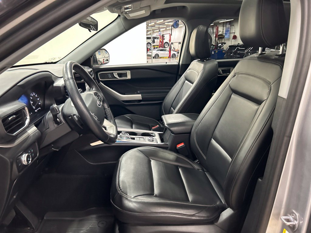 Certified 2021 Ford Explorer XLT w/ Equipment Group 202A AWD/4WD image 10