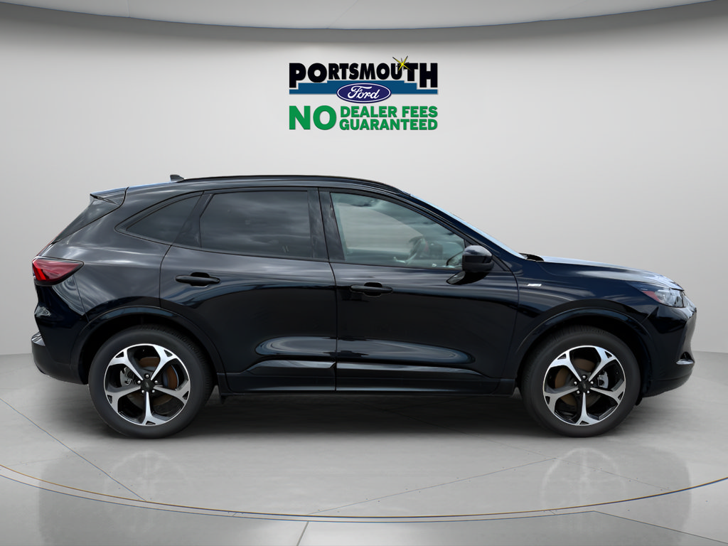 Certified 2025 Ford Escape ST-Line Elite w/ Premium Technology Package AWD/4WD image 6