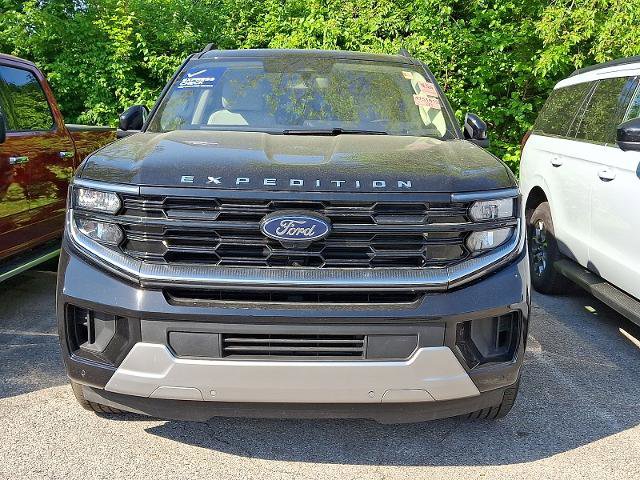 Certified 2025 Ford Expedition Platinum AWD/4WD image 2