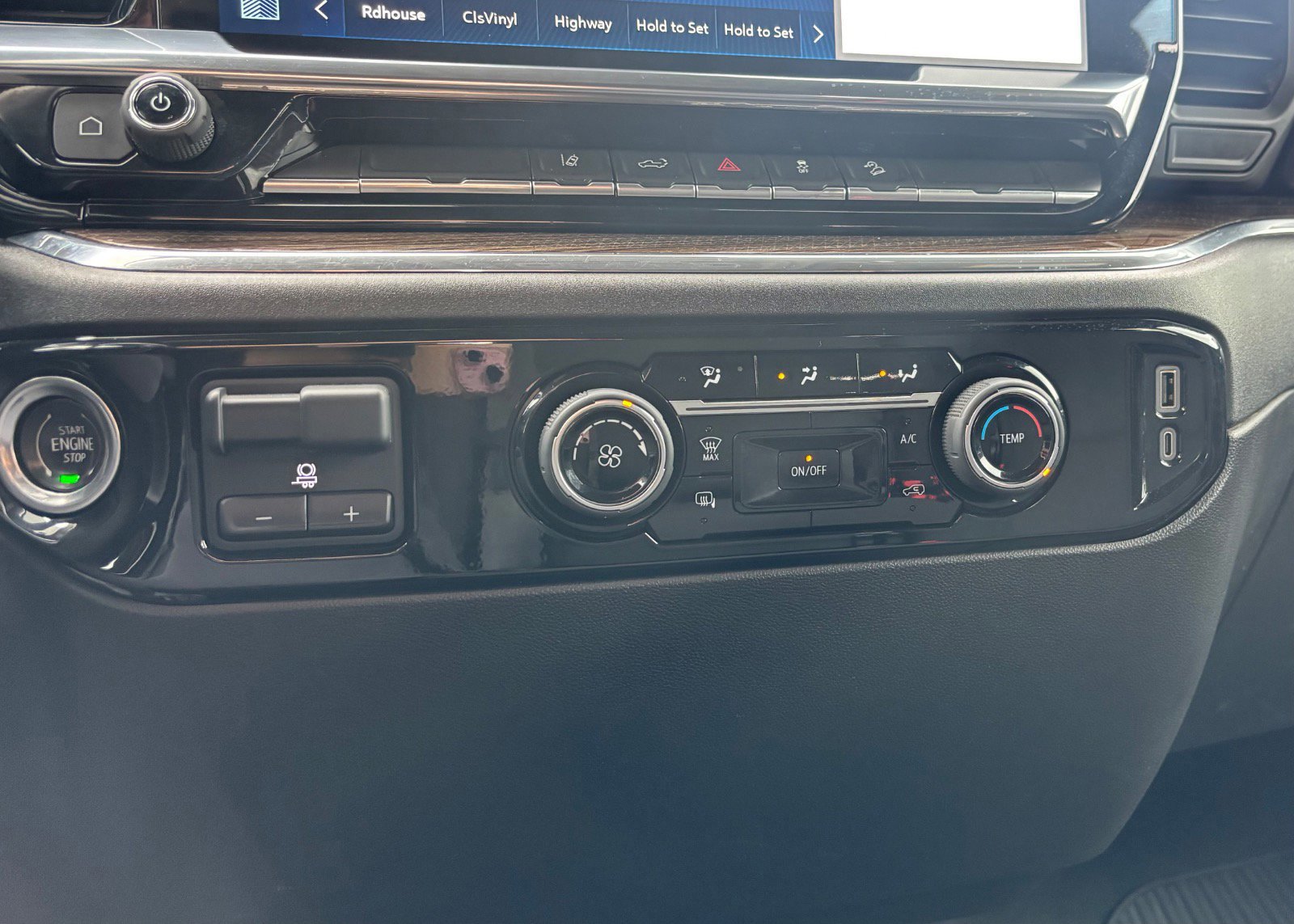 Used 2024 Chevrolet Silverado 2500 LT w/ Z71 Off-Road Package image 43