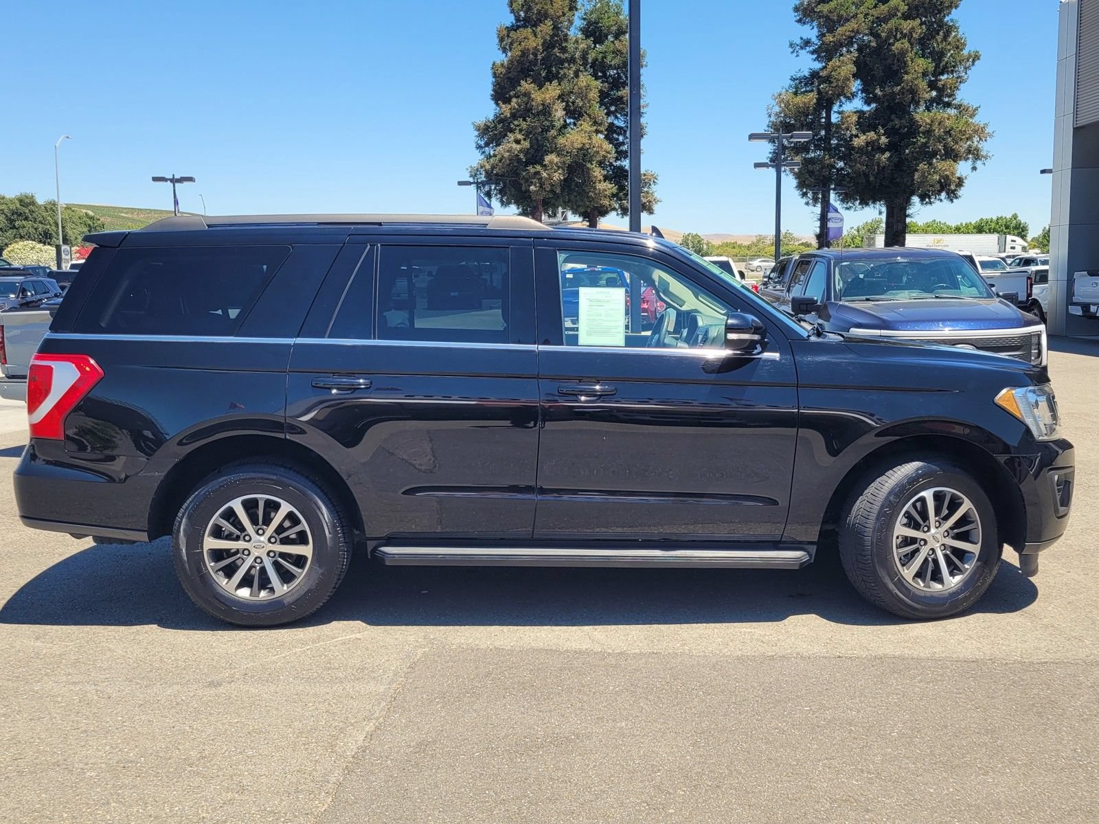 Certified 2018 Ford Expedition XLT w/ Equipment Group 202A RWD image 3