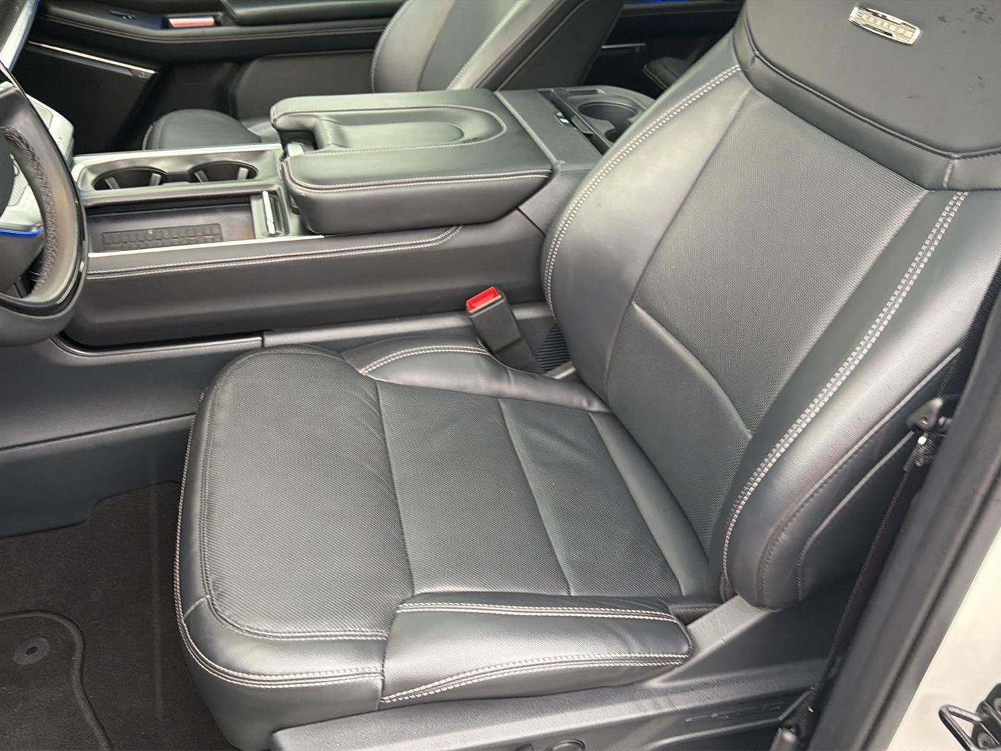 Certified 2025 Ford Expedition Platinum w/ Stealth Appearance Package AWD/4WD image 30