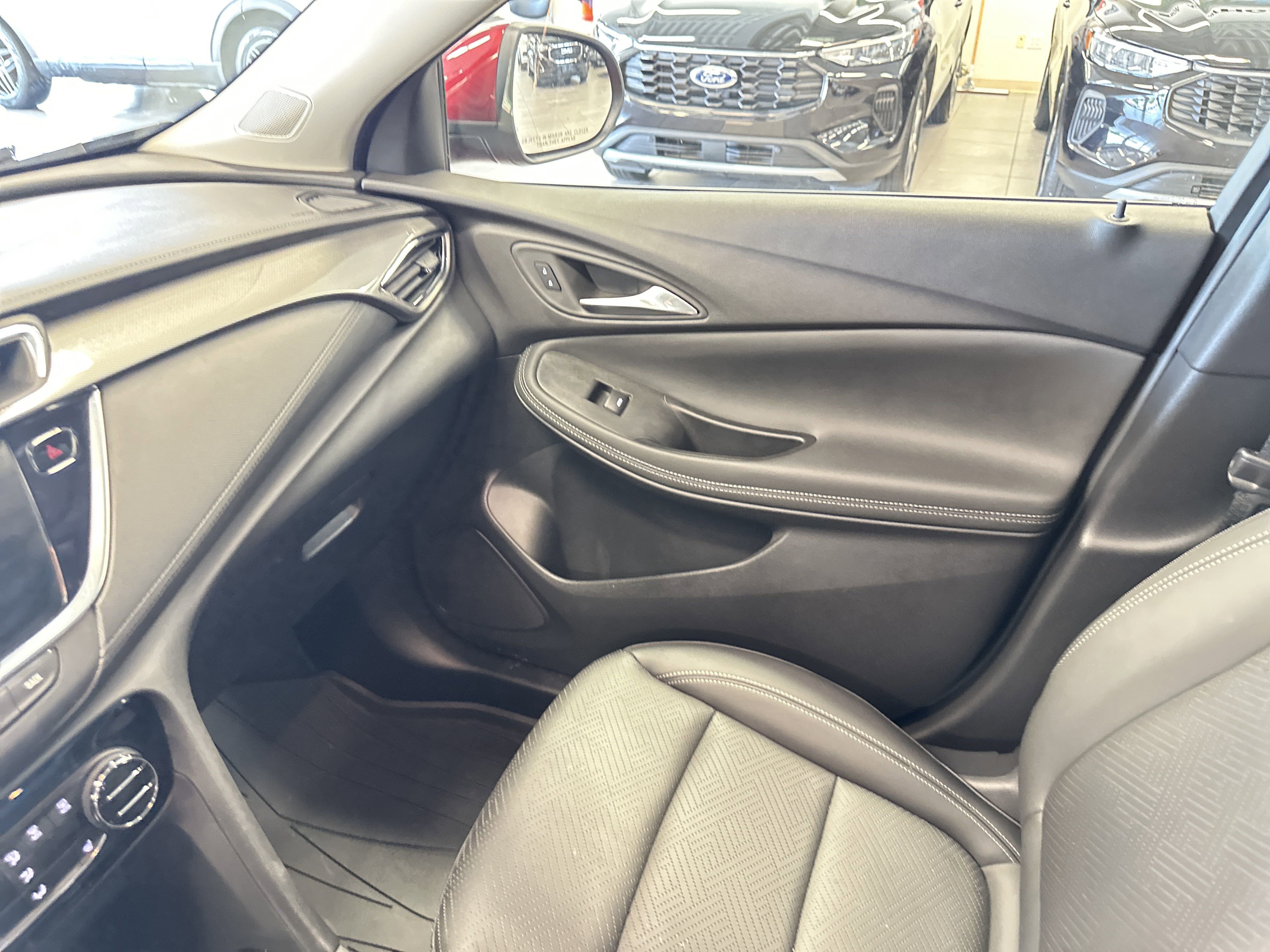 Used 2023 Buick Encore GX Essence w/ Experience Buick Package image 25