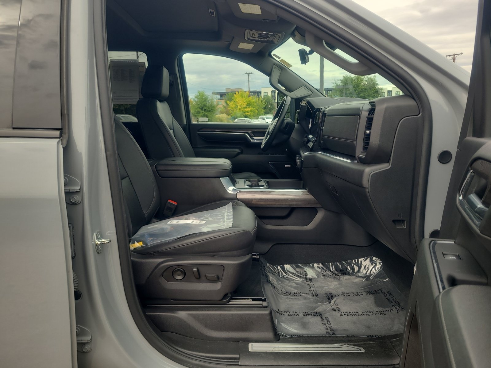 Used 2024 Chevrolet Silverado 2500 LTZ w/ LTZ Plus Package AWD/4WD image 19